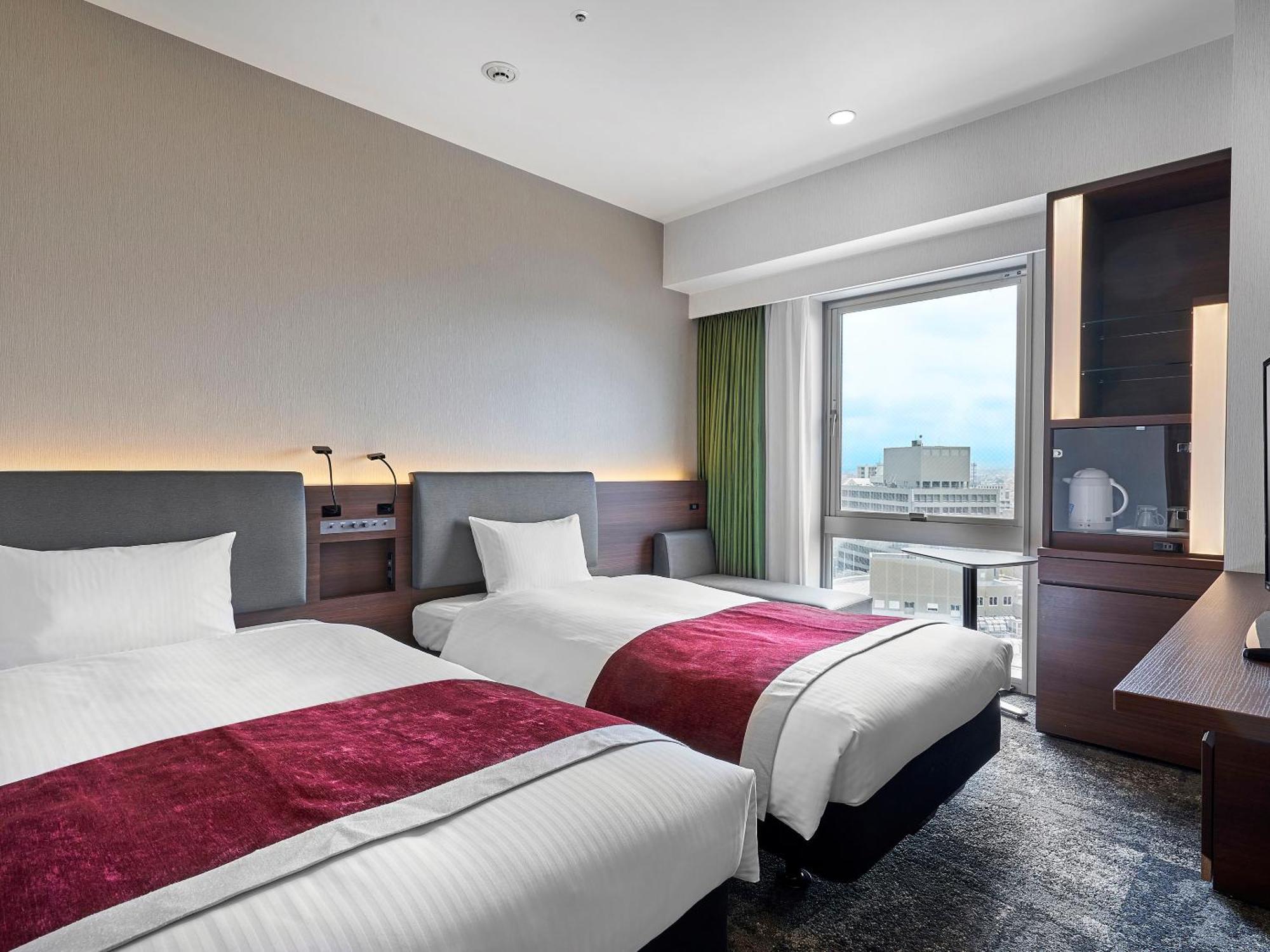 Daiwa Roynet Hotel Toyama-Ekimae Экстерьер фото