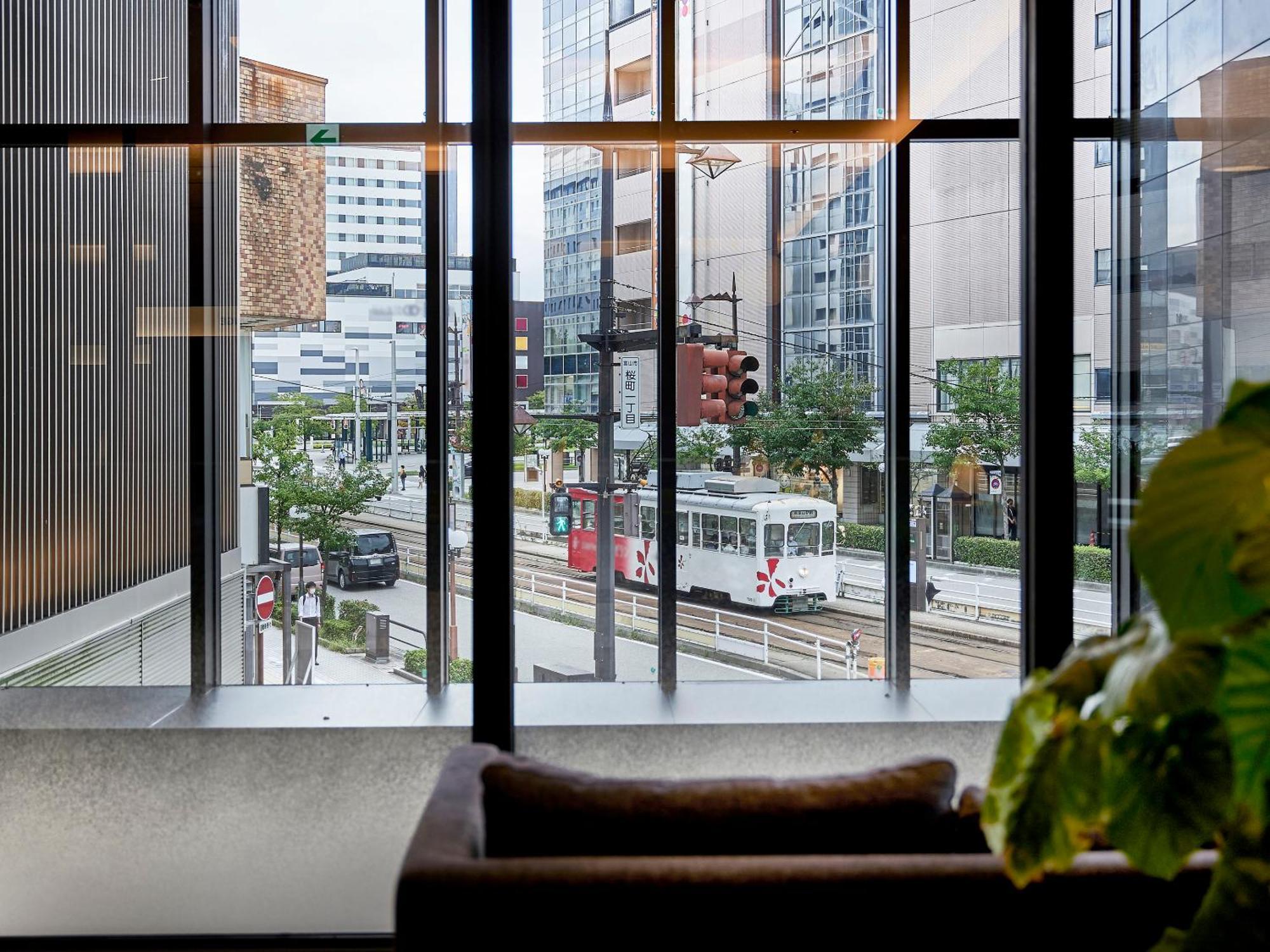 Daiwa Roynet Hotel Toyama-Ekimae Экстерьер фото